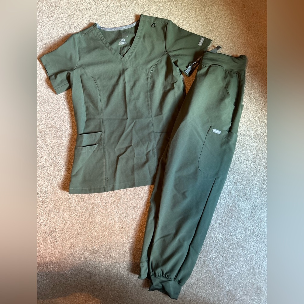 Maevn scrub top and jogger bottom set. Olive green. Light worn. Smoke free home.